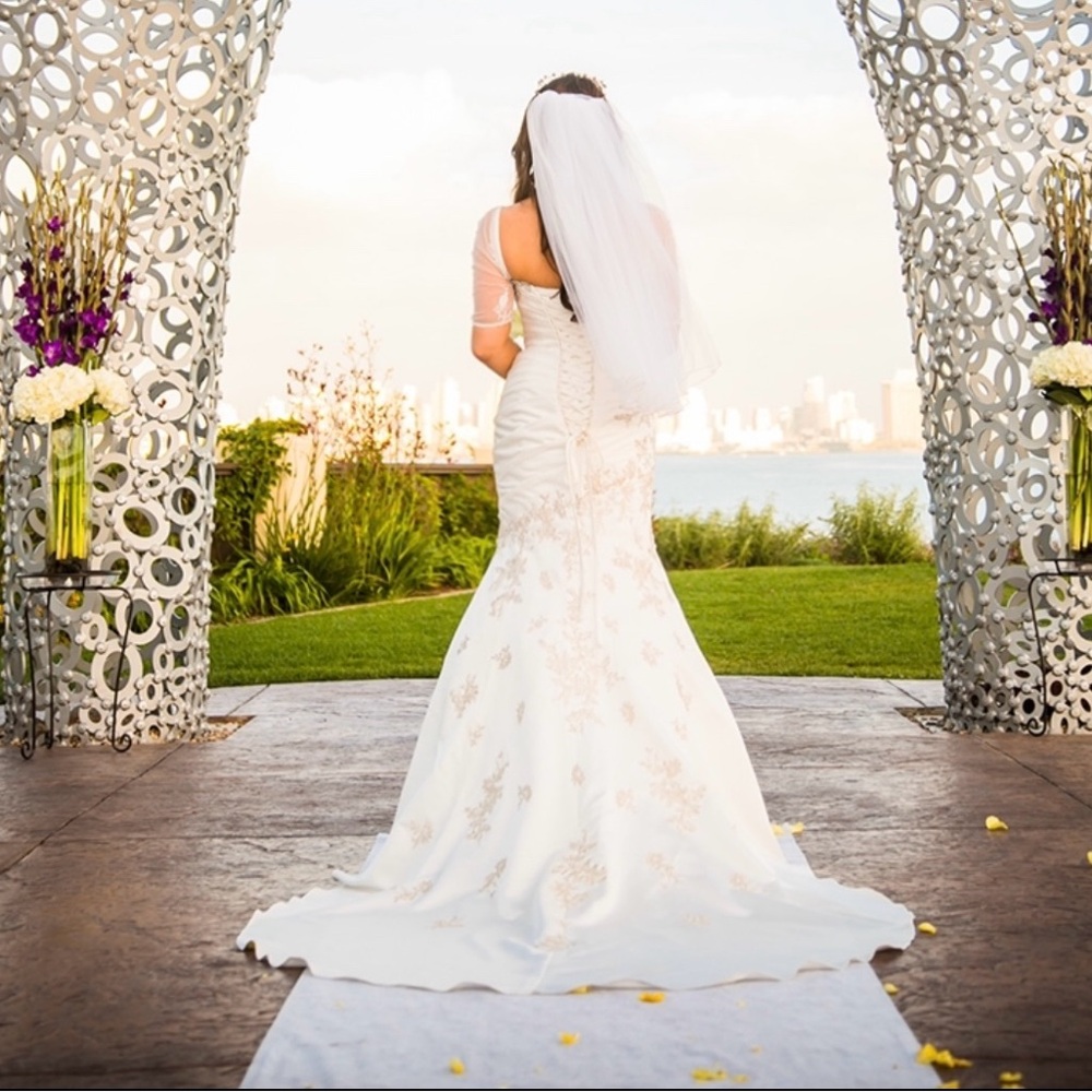 Signature Davids Bridal Wedding Dress. Sz 8